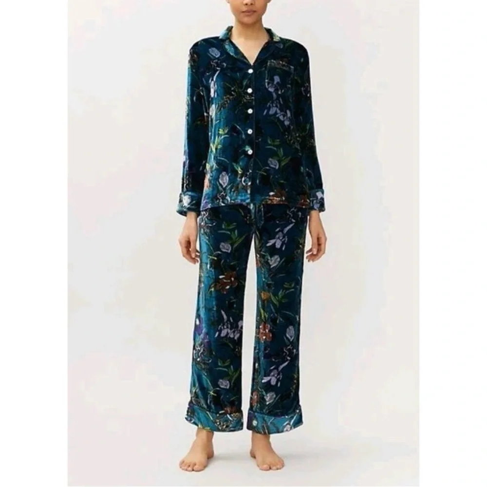 Olivia Von Halle Lila Velvet Floral Pajamas Size 1 - Picture 1 of 5